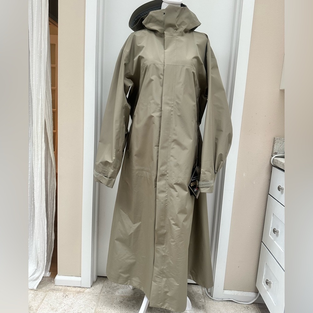 Arcteryx Women Pleated Gore-Tex waterproof Coat
